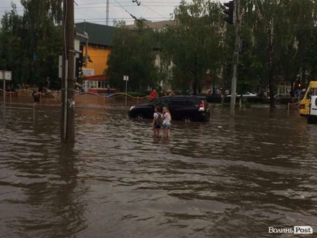 Непогода в Луцке: последствия ливня шокировали пользователей соцсетей