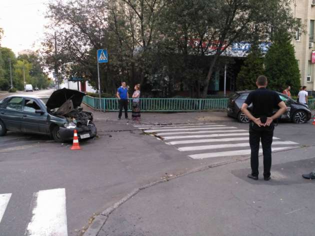 В Киеве на Соломенке в ДТП разбился редкий электрокар