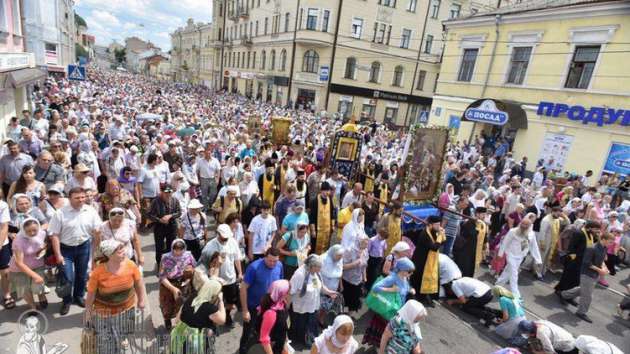 Крестный ход парализовал движение в центре Киева