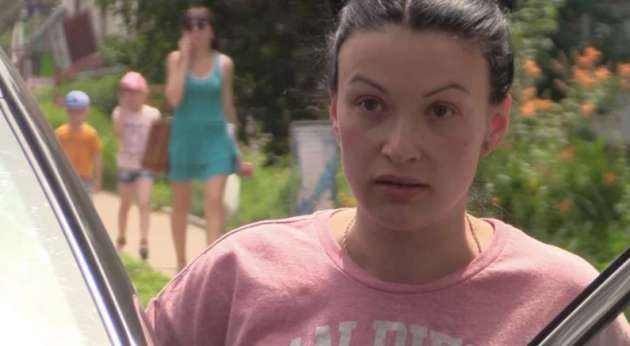 Дочь украинского чиновника ездит на джипе с московскими номерами