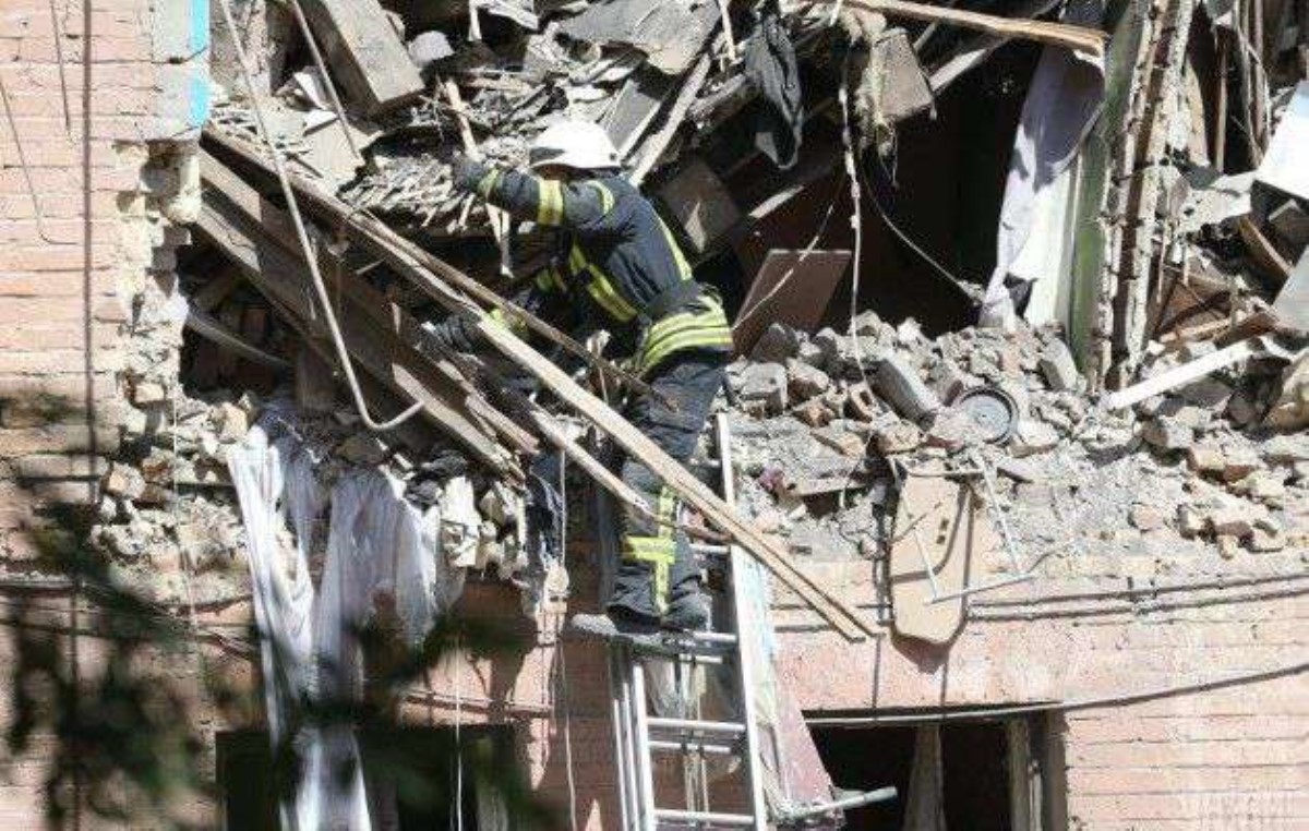 Под Киевом взорвался жилой дом, есть раненые