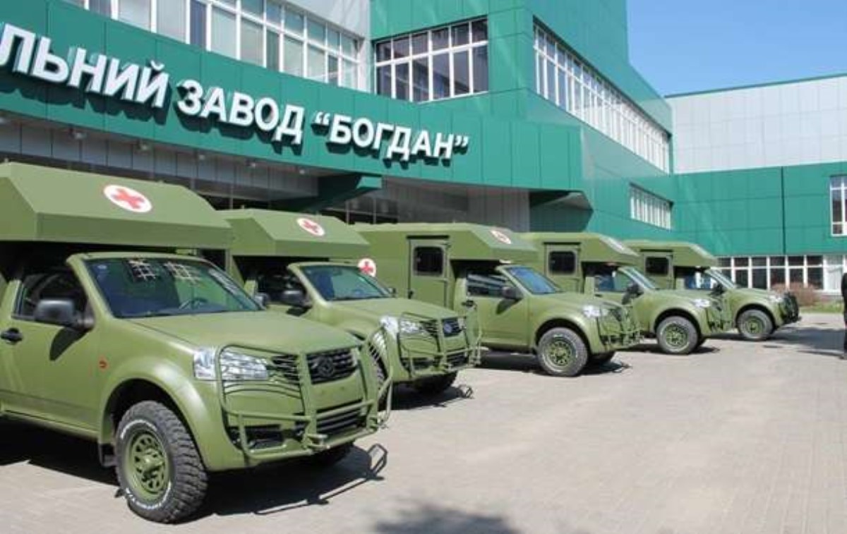 Для армии закупят 130 авто на заводе Порошенко