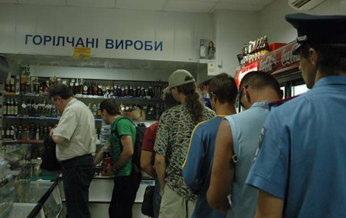 В Украине упало производство спиртного и сигарет