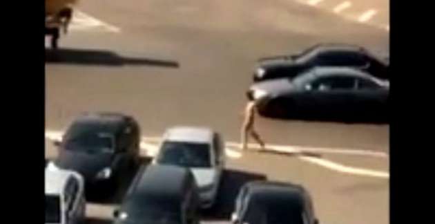 Столичная жара: Очевидец снял на видео обнаженную женщину, гулявшую по центру Киева