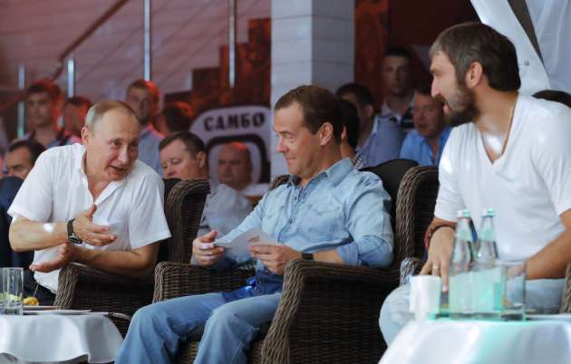 Медведева опять подняли на смех из-за несоответствующей его уровню одежды