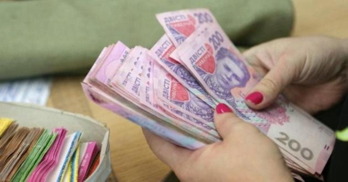 Госстат: в Украине средняя зарплата в три раза больше минимальной