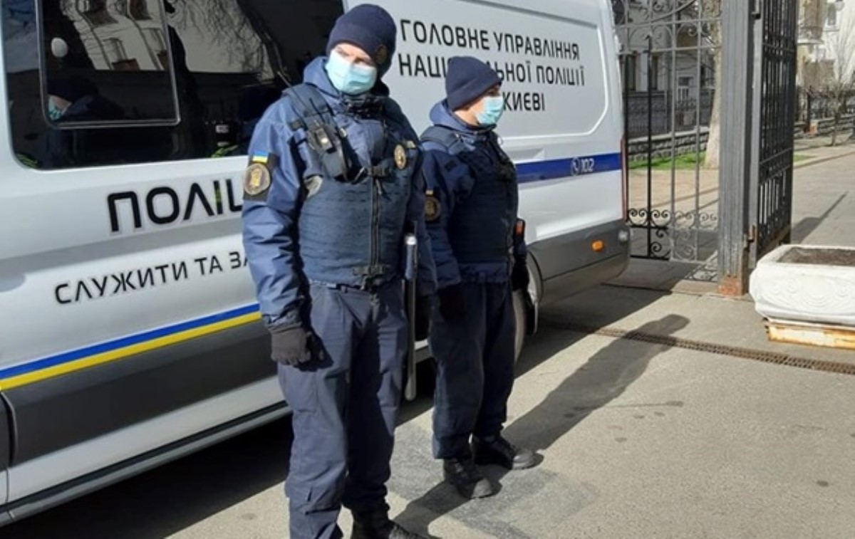 Полицейские предупредили украинцев о проверке документов на улице