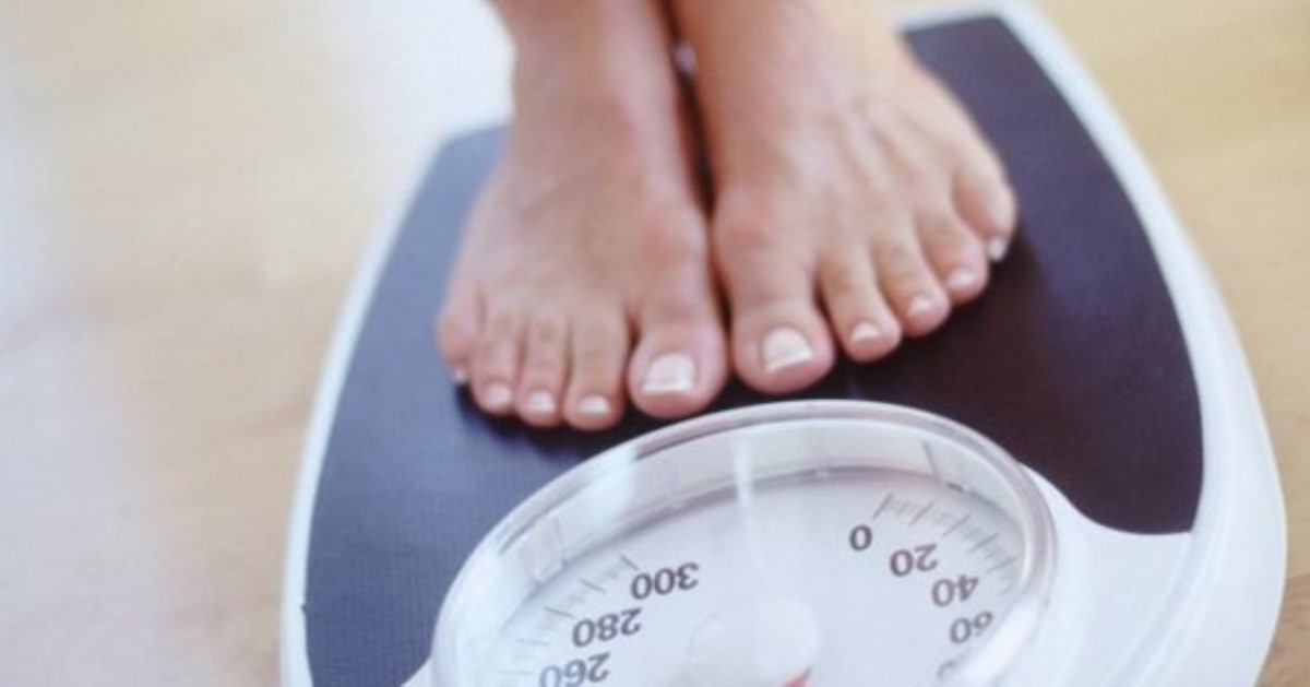 Почему женщины после 40 лет начинают набирать вес: как этого избежать