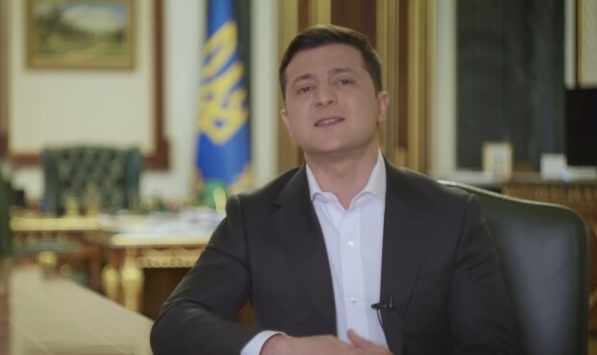 Украинцев уже штрафуют за оскорбление Президента Зеленского