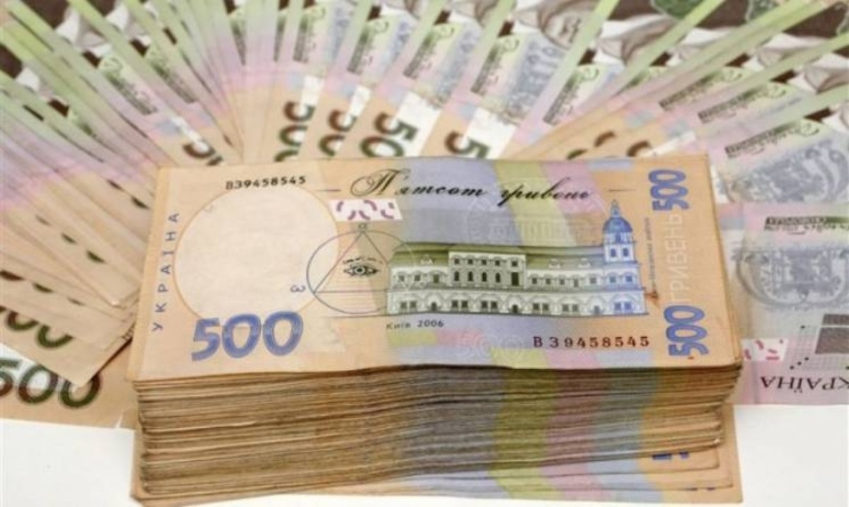 Украинцам раздадут по 2200 гривен: кому положены выплаты