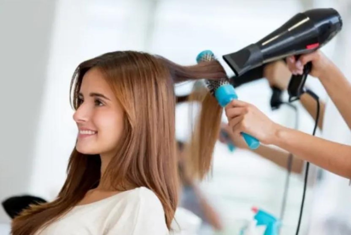 В парикмахерских намерены перестать сушить феном волосы клиентам