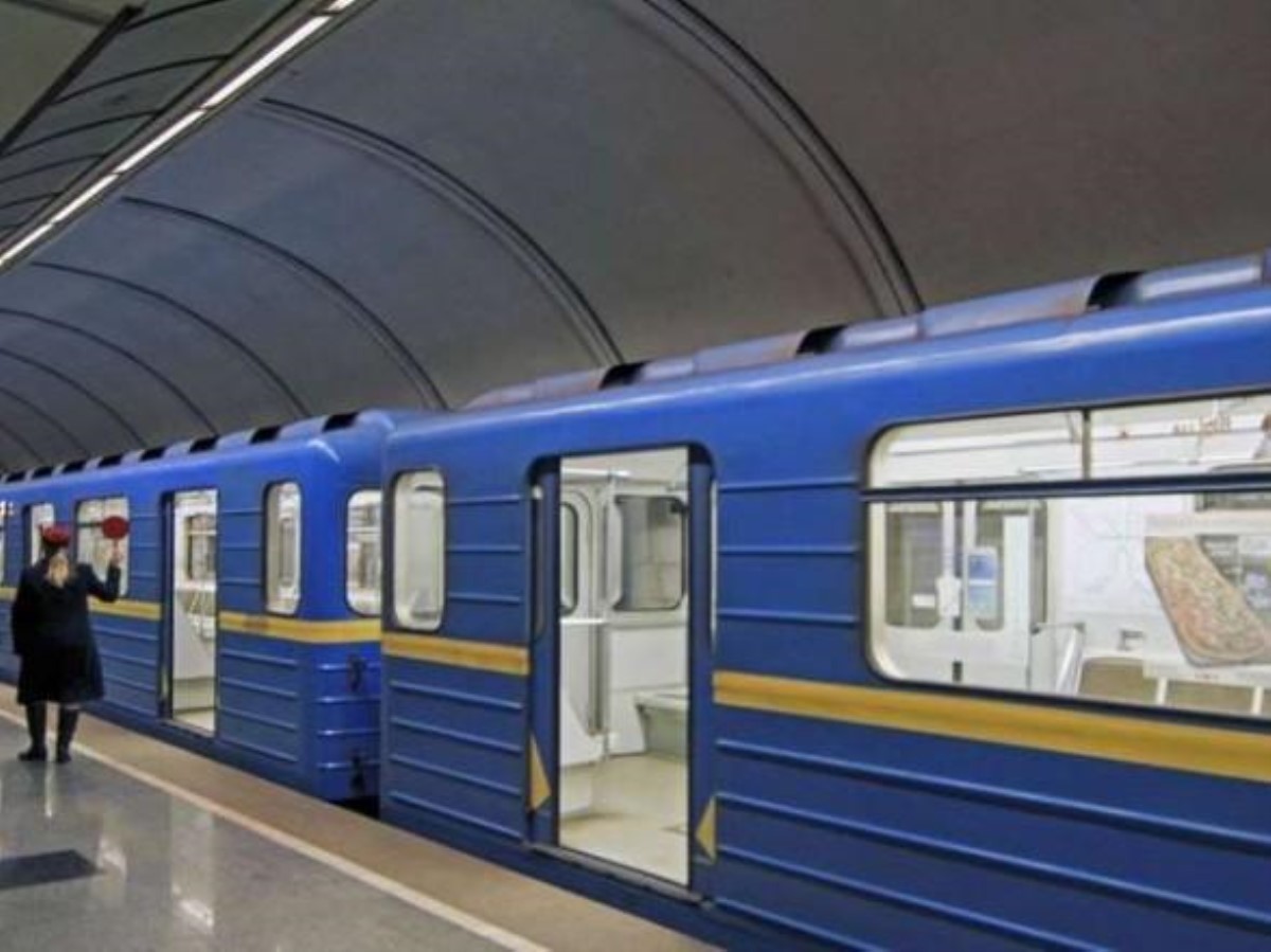 Карантин в Киеве: вагоны метро будет проверять полиция