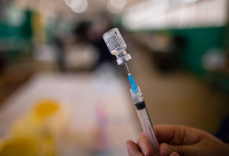 Иммунитет от COVID-19 после прививки: сколько времени "работает" вакцина