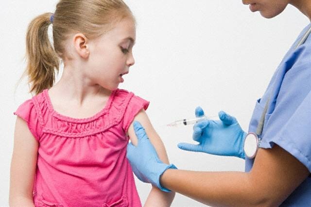 Полиомиелит в Украине: непривитых детей не допустят к обучению