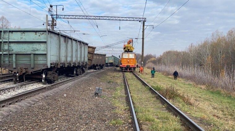 Под Харьковом женщину сбили сразу два поезда