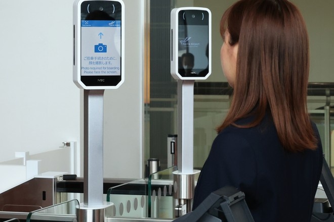 В Японии запускают систему автоматического распознавания лиц для привитых от коронавируса