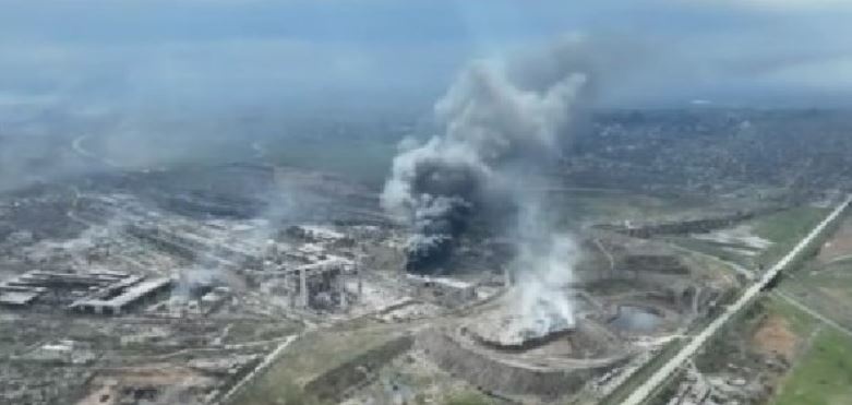 Завод "Азовсталь" почти уничтожен: под завалами много людей
