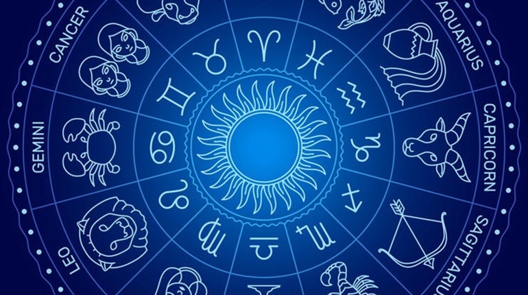 Астрологи назвали счастливчиков июля: каким знакам зодиака будет везти с деньгами