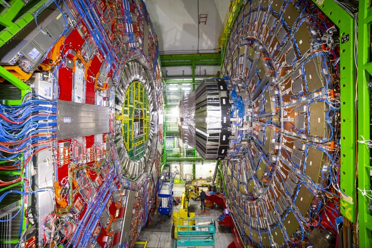 CERN рассматривает возможность остановки Большого адронного коллайдера: названа причина
