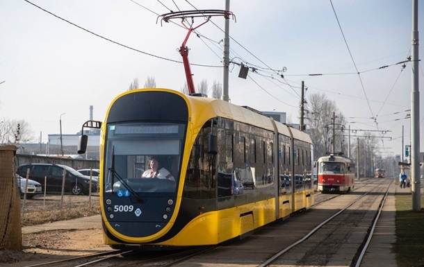 В Киеве вышли на маршрут восемь новых трамваев