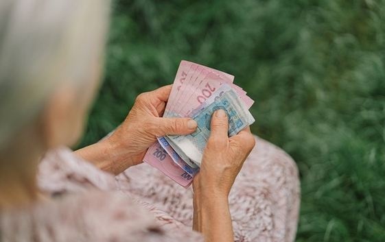 Индексация пенсий: кому из украинцев в 2023-м светит более 4 тысяч на руки и надбавка