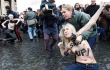 Femen показали яркое зрелище Папе Римскому