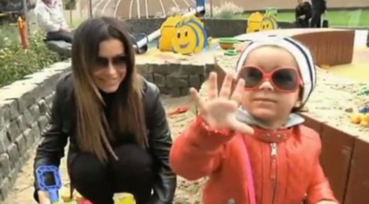Украинская поп-певица впервые показала фото дочери Украинская поп-певица впервые показала фото дочери