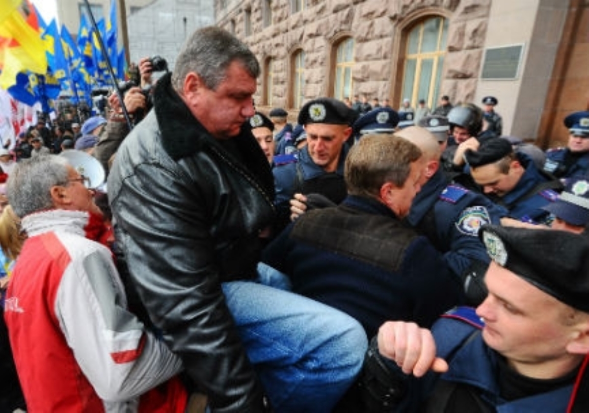 Хроники Киевсовета: У Яценюка и Ко денег хватило только на час митинга