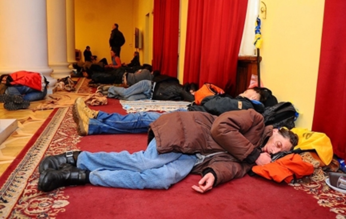 Евромайдановцы в КГГА: Покушать есть, туалет есть, поспать можно
