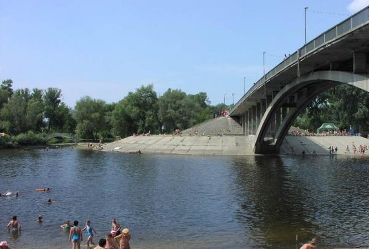 В Киеве юноша погиб, прыгнув с моста