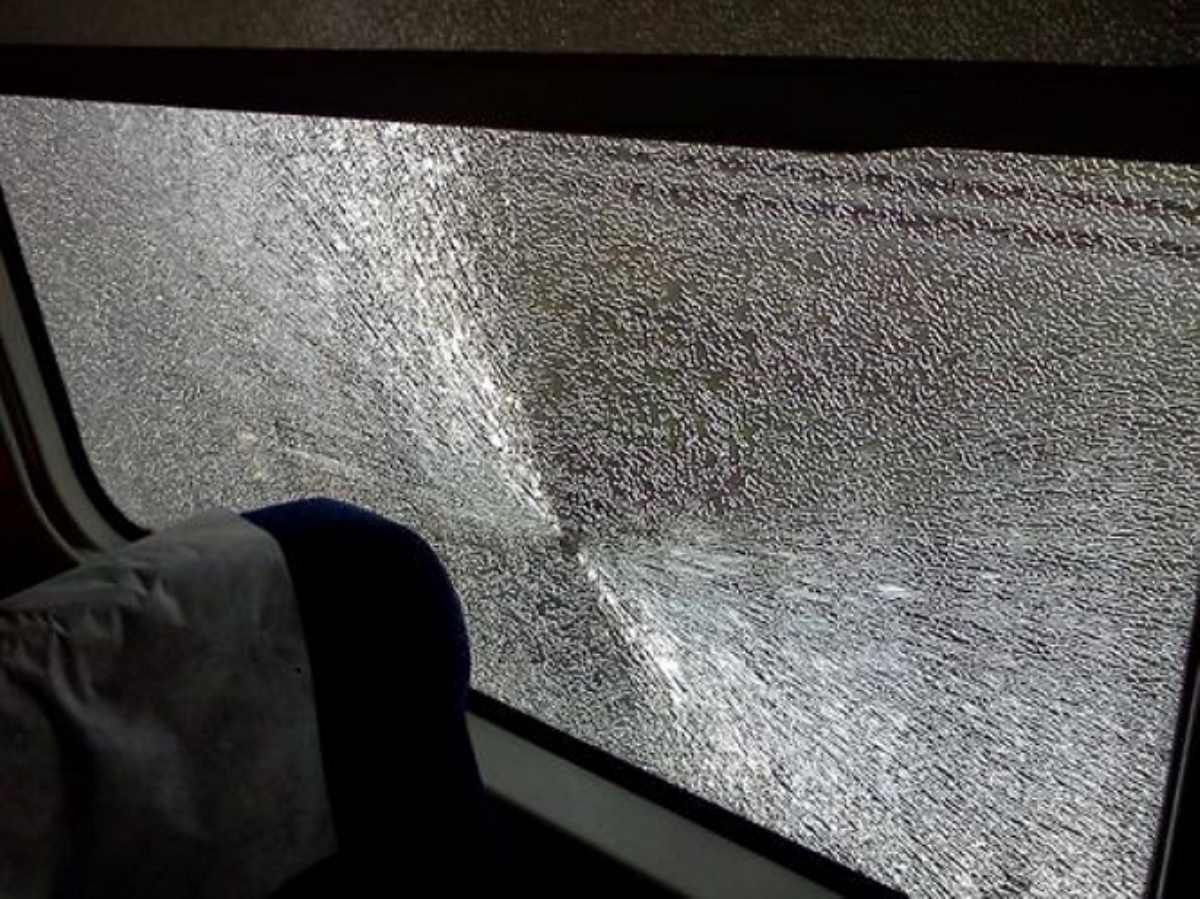 На Днепропетровщине обстреляли пассажирский поезд