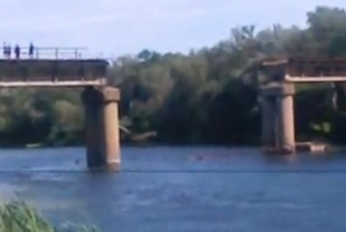 На Луганщине боевики взорвали мост