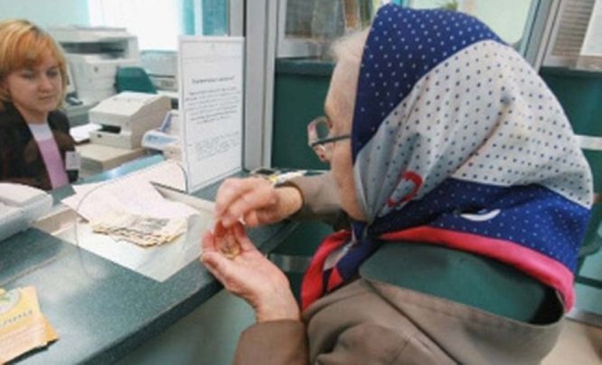 Яценюк решил, как помочь пенсионерам Донбасса