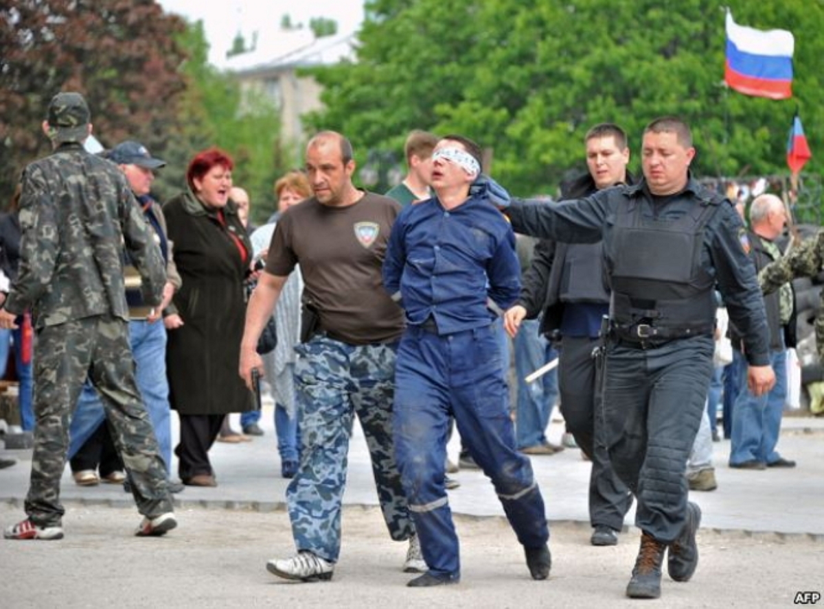 В Донецке террористы пленили более 200 человек