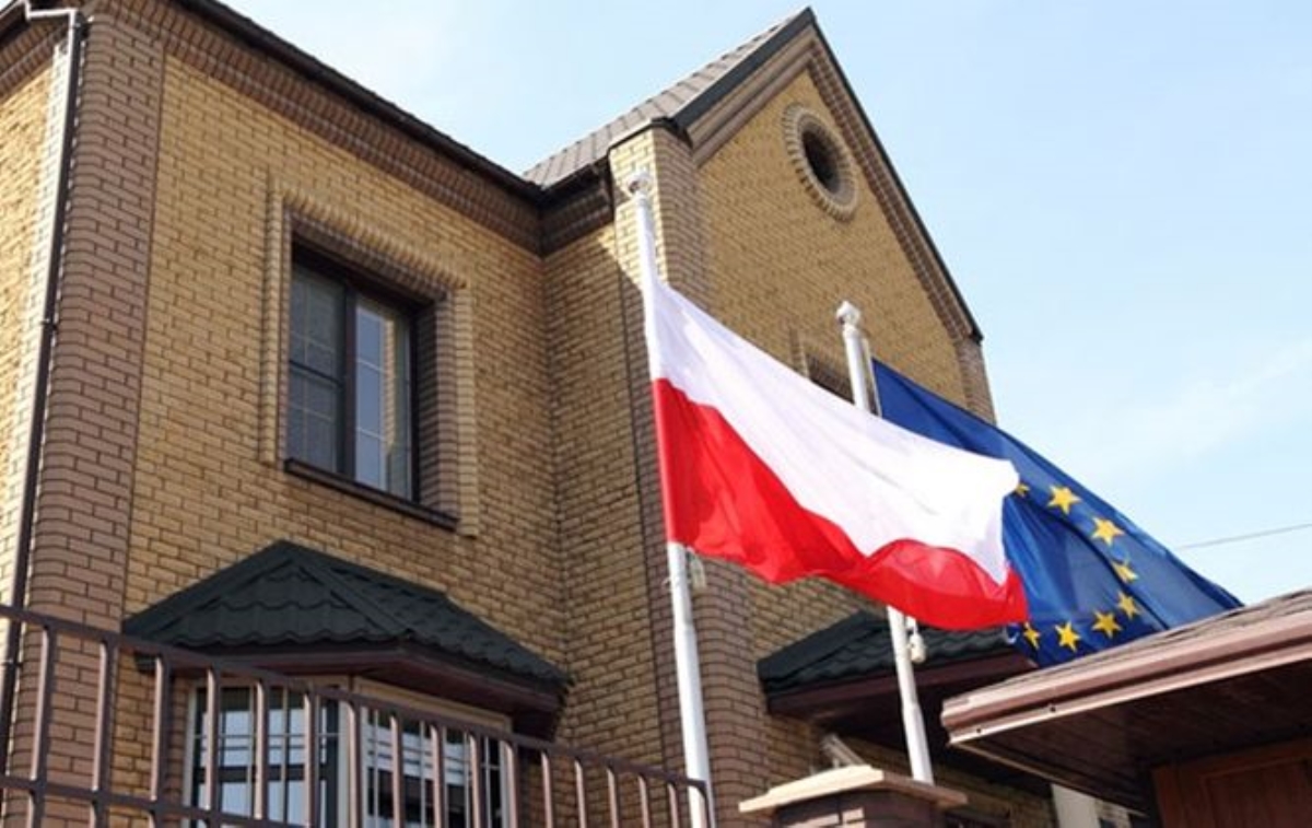 Польша решила перенести свое консульство из Донецка в Харьков