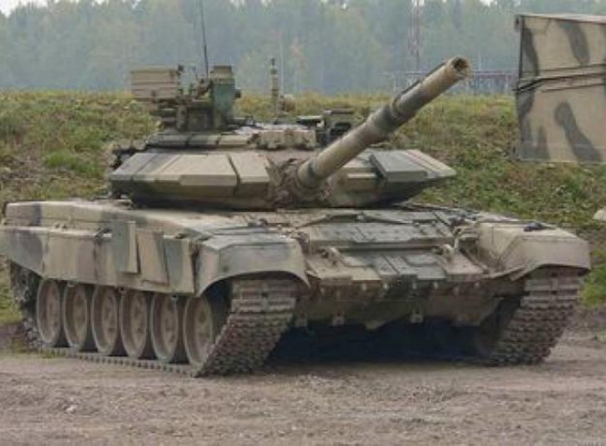 В Торезе на танки ДНР напали неизвестные, идёт бой