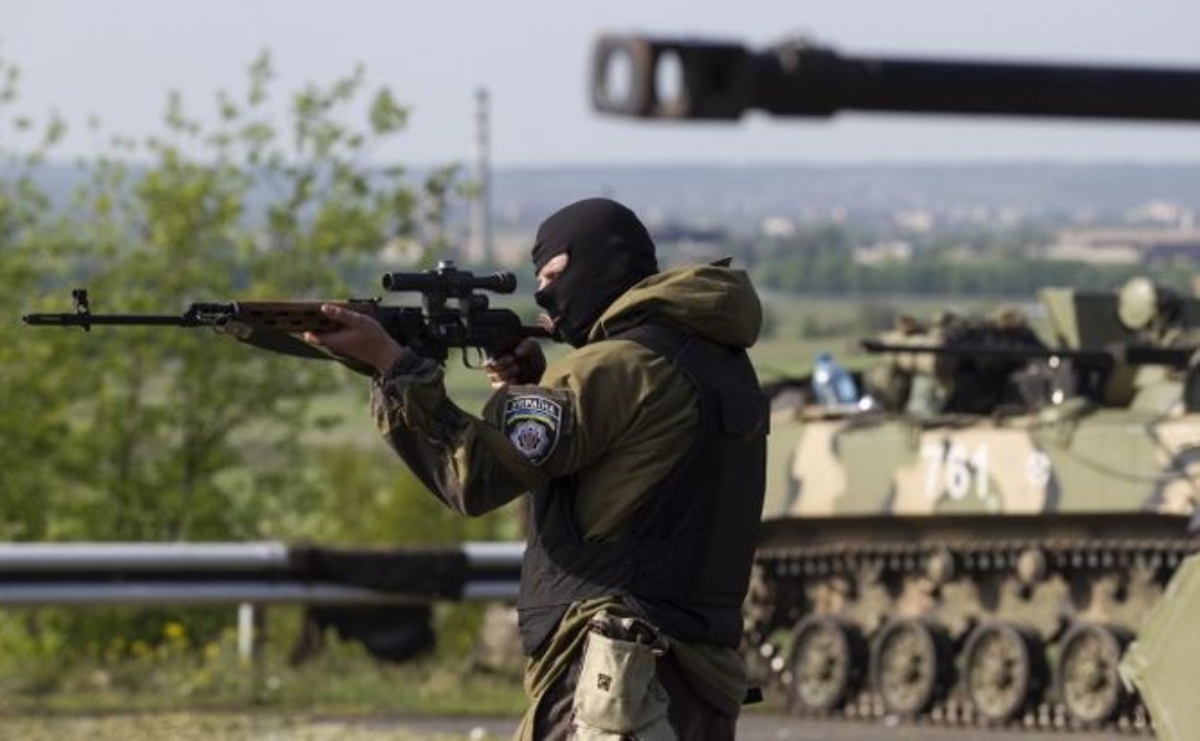 Украинским силовикам удалось уничтожить 2 танка, 3 БТР и 2 грузовика с оружием