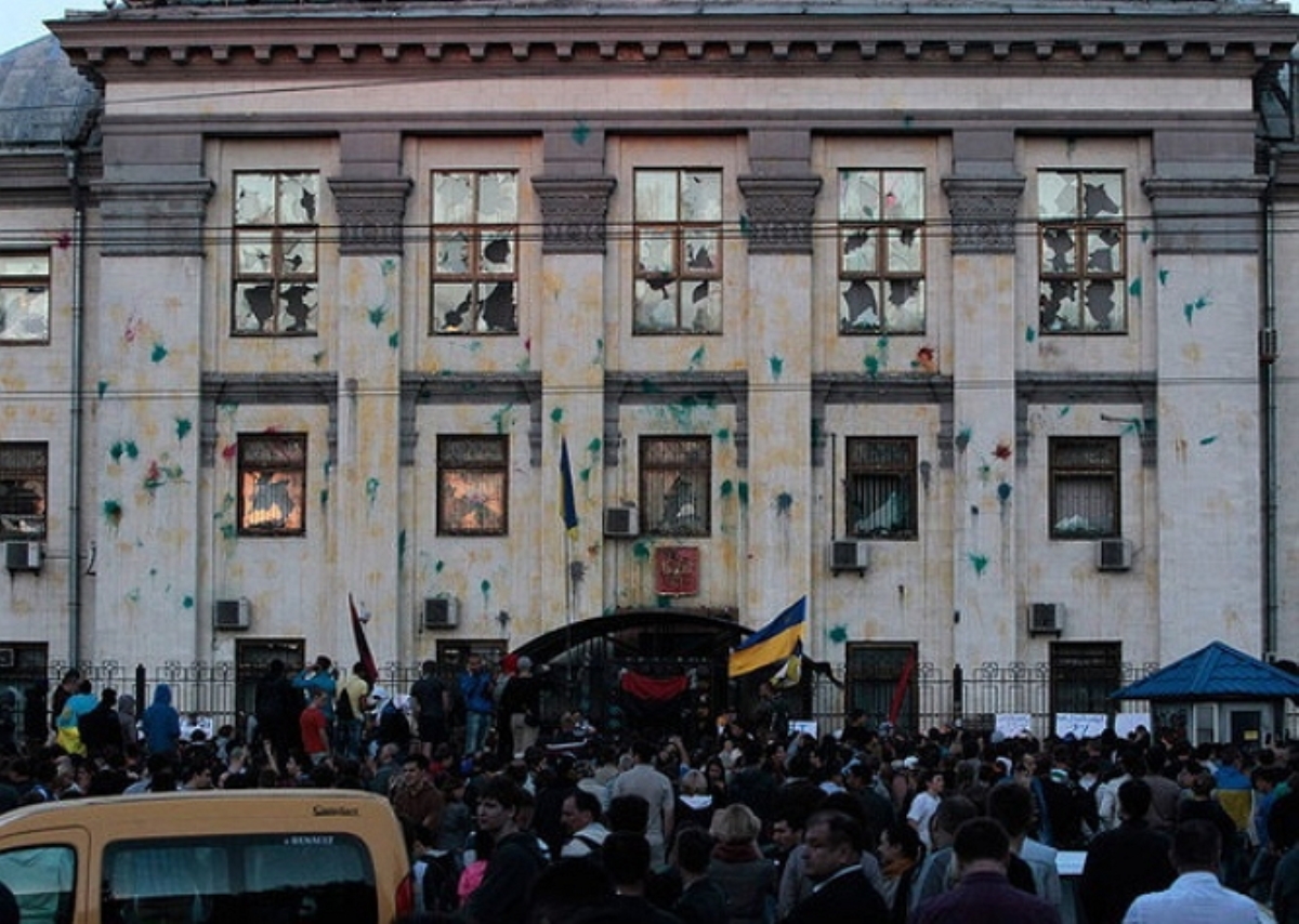 МВД усилило охрану посольства РФ в Киеве