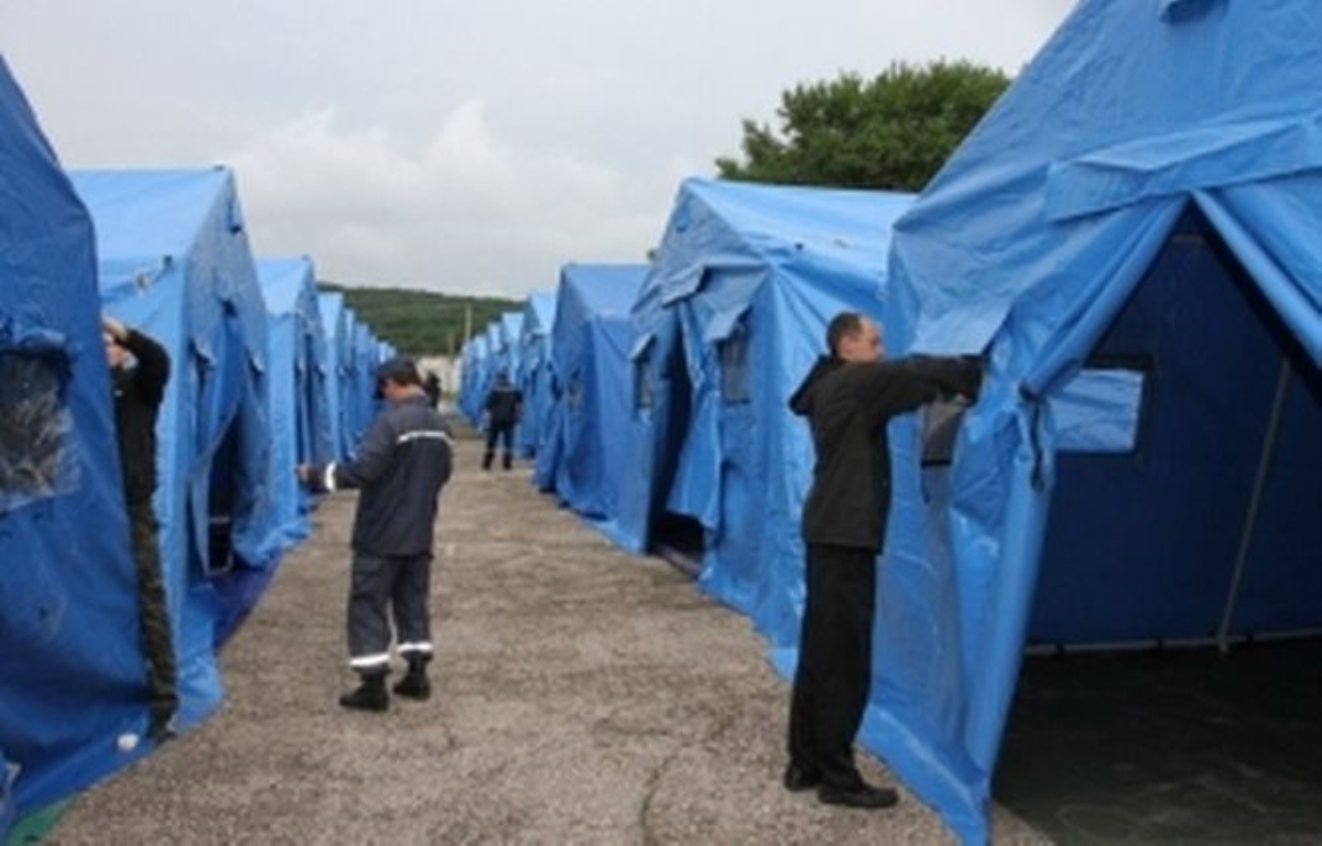 Под Симферополем разбили лагерь на 1500 беженцев