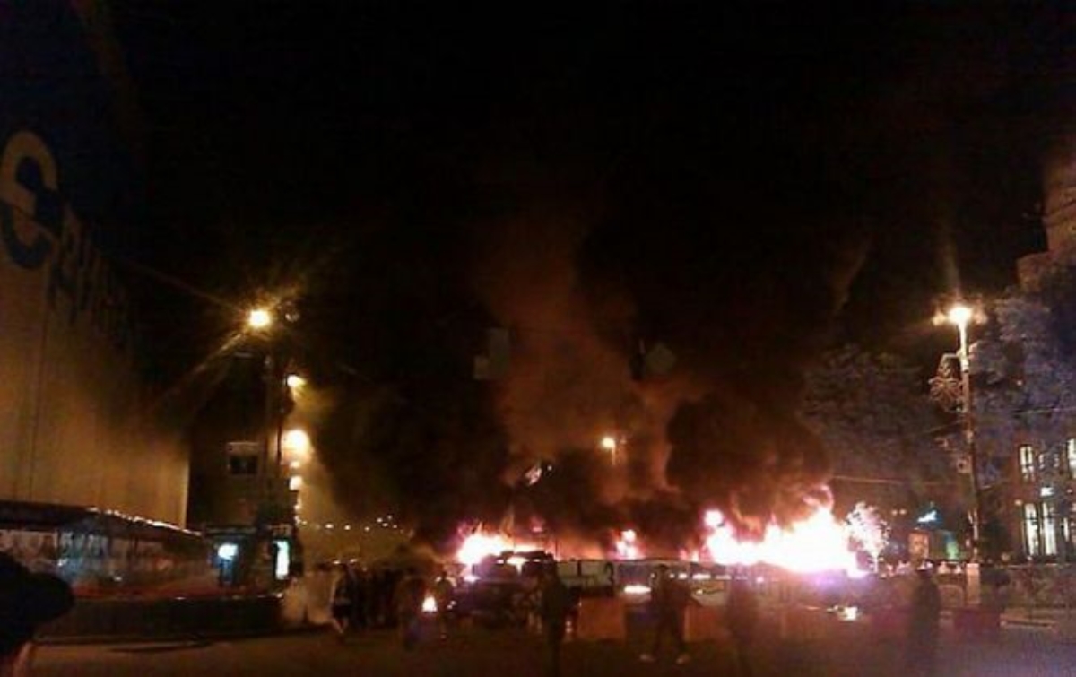 На Майдане горела баррикада