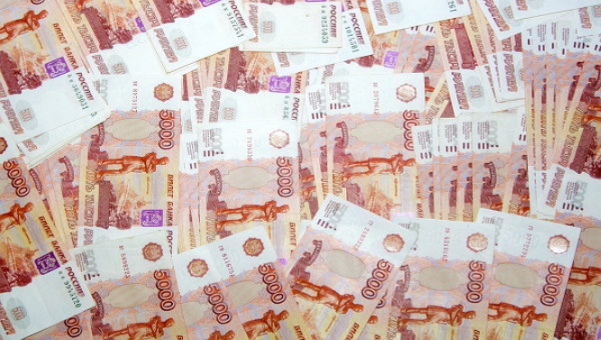 В России падение рубля связали с Украиной