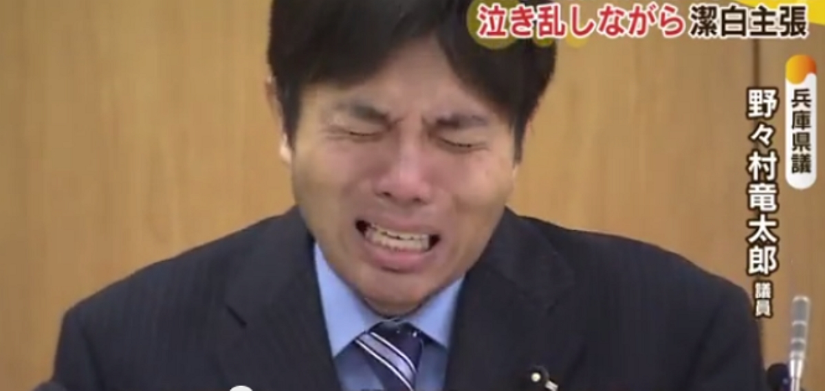 Японский депутат закатил истерику на пресс-конференции