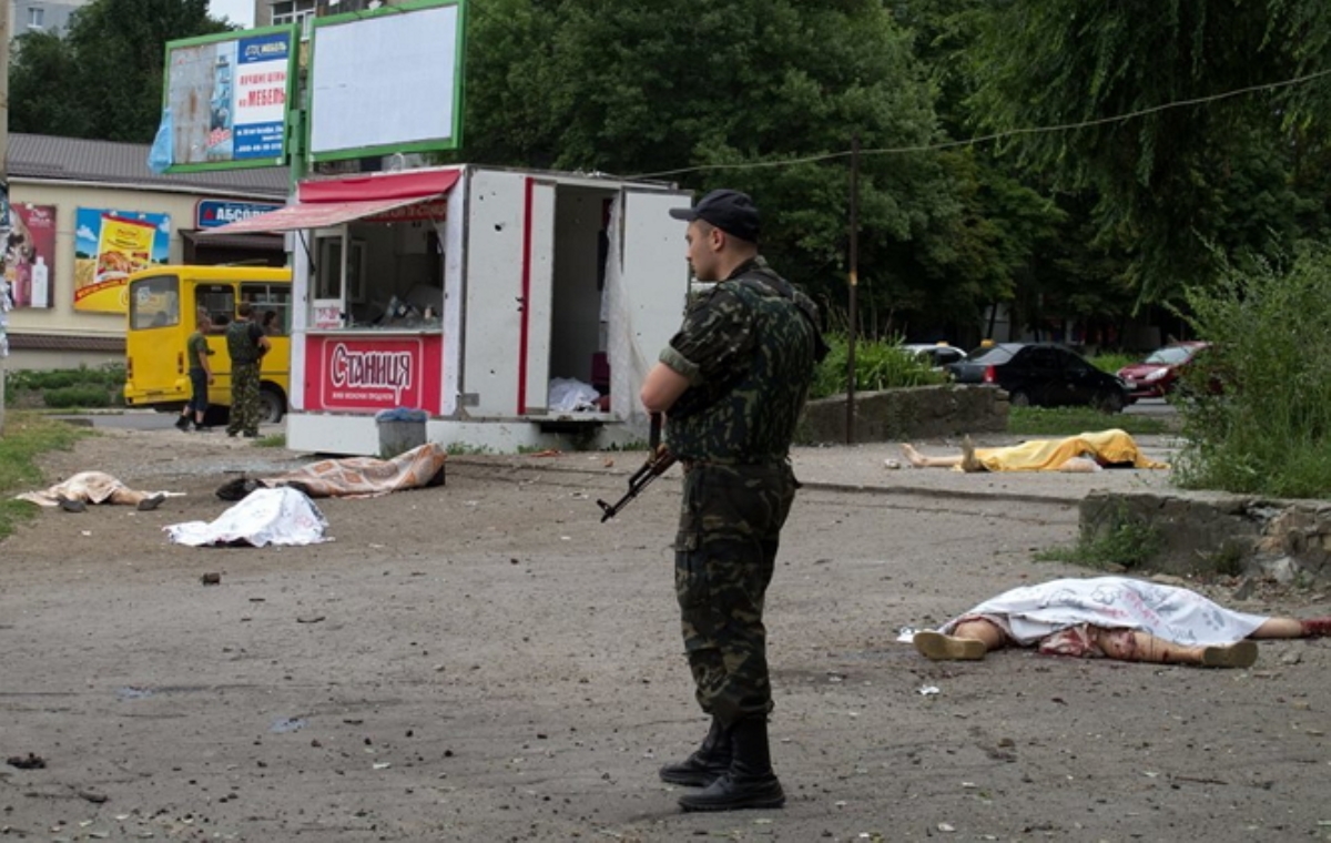 В Луганске террористы убили 64 мирных жителя