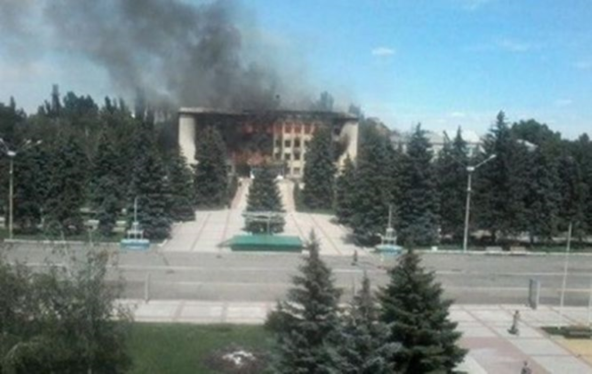 В Дзержинске практически полностью разрушено здание горсовета