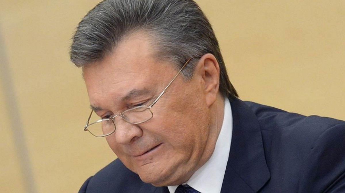 Янукович требует признать его отстранение незаконным