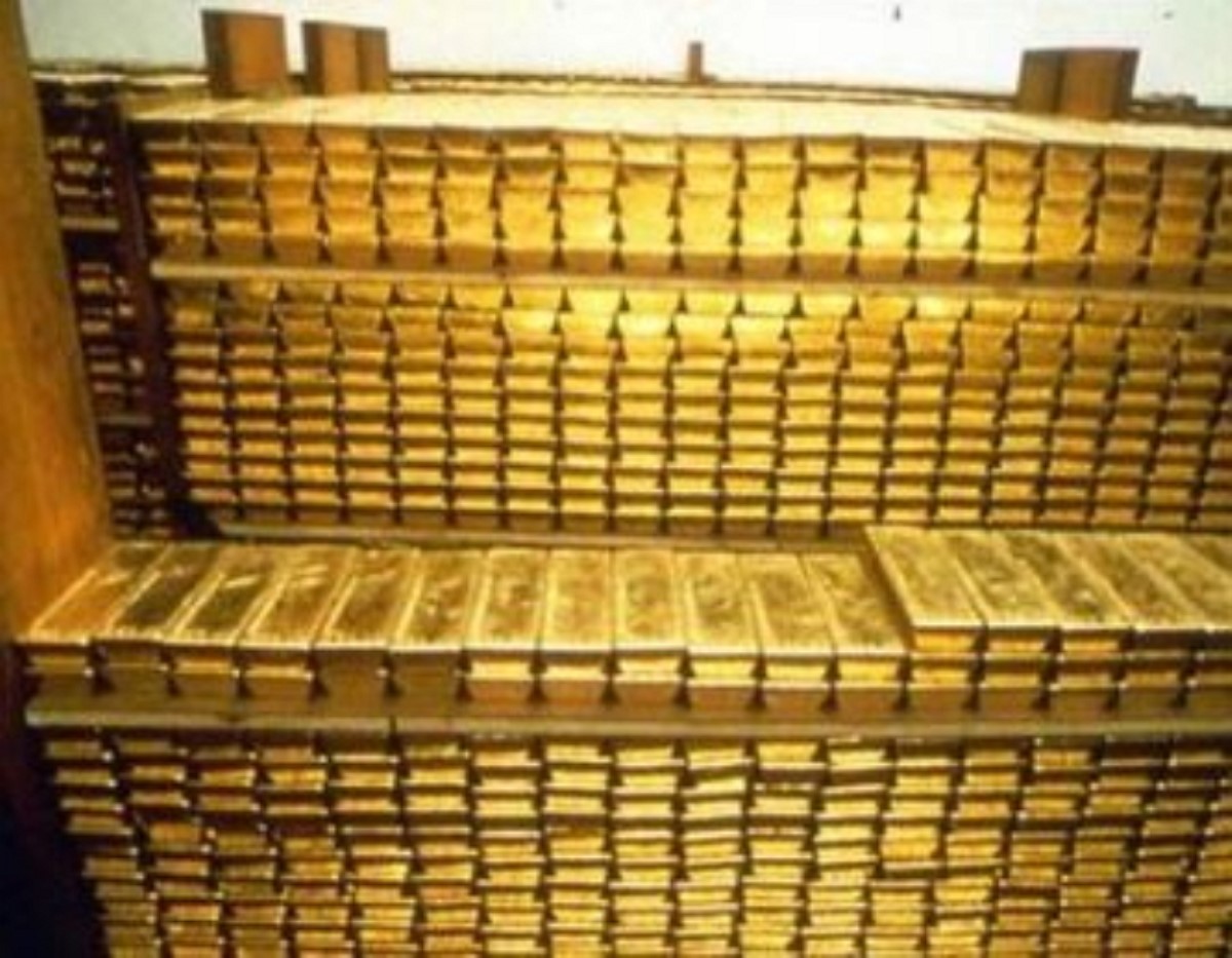 За месяц золотовалютные резервы НБУ уменьшились на миллиард