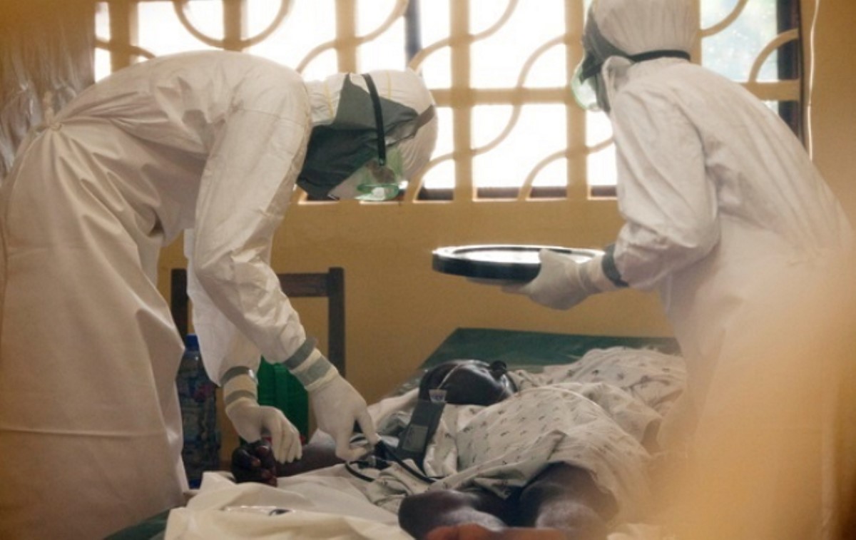 В Сьерра-Леоне два города из-за лихорадки Эбола помещены под карантин