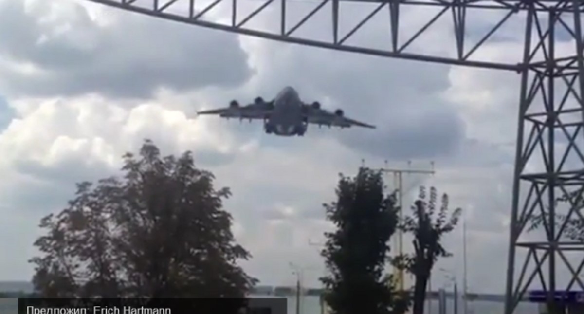 В Харькове совершил посадку военно-транспортный самолет НАТО