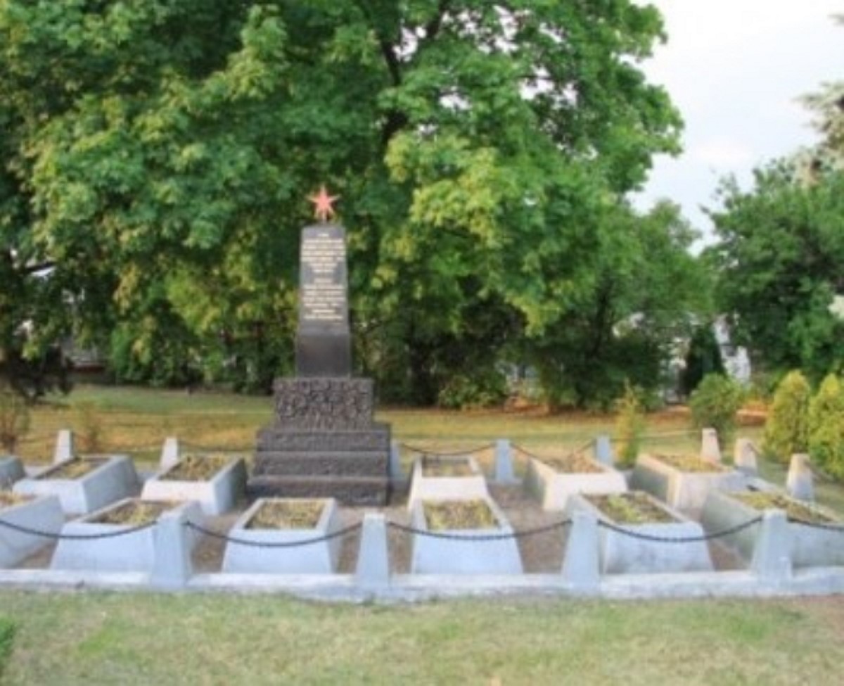 В Польше разгромили памятник советским солдатам