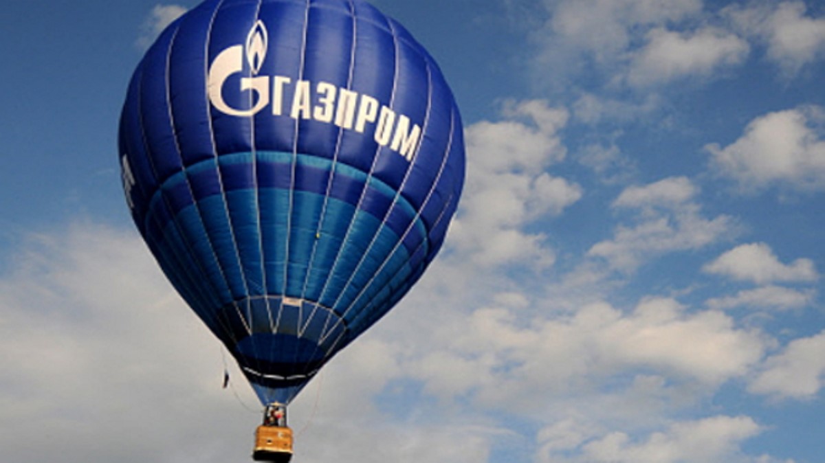 Прибыль "Газпрома" за год упала на треть